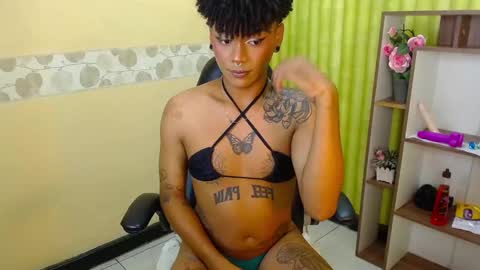 Snapshot of aaronbakers chatting on 01-11-25, 07:39 im NiallDun online show from 01-11-25, 07:39