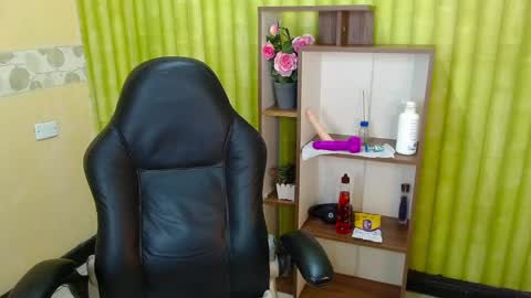 Snapshot of aaronbakers chatting on 01-12-25, 05:45 im NiallDun online show from 01-12-25, 05:45