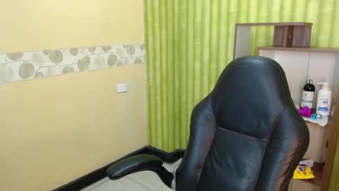 Snapshot of aaronbakers chatting on 02-13-25, 02:45 im NiallDun online show from 02-13-25, 02:45