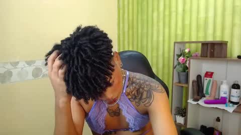 Snapshot of aaronbakers chatting on 03-11-25, 03:48 im NiallDun online show from 03-11-25, 03:48