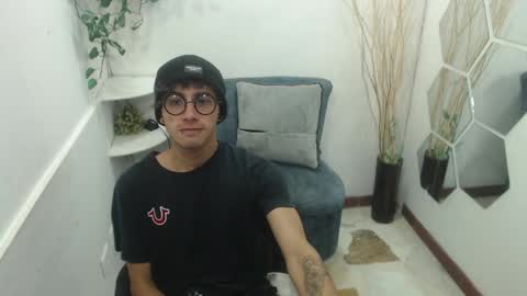 Snapshot of aaronbeer_ chatting on 02-11-26, 11:26 Aaron online show from 02-11-26, 11:26