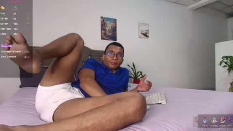Snapshot of aaronblack1_ chatting on 06-03-26, 11:43 Heyy my name is Aaron online show from 06-03-26, 11:43