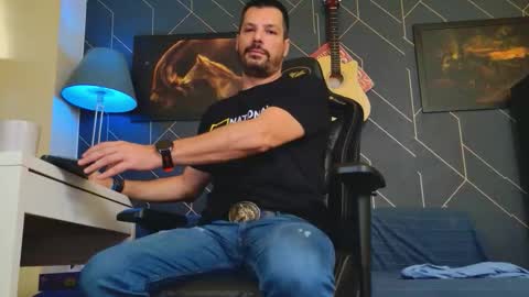 Aaron online show from 10-18-25, 08:04