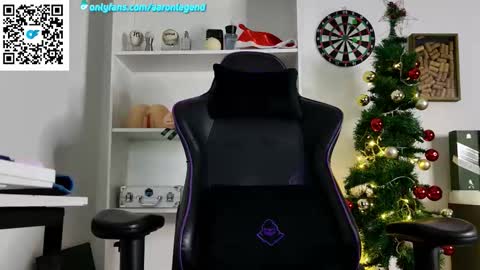 Aaron  online show from 12-21-25, 09:11