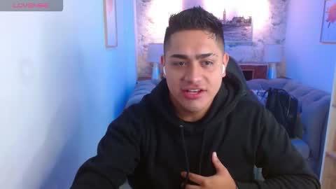 Snapshot of aaronn_12 chatting on 09-22-25, 12:07 Aaron online show from 09-22-25, 12:07