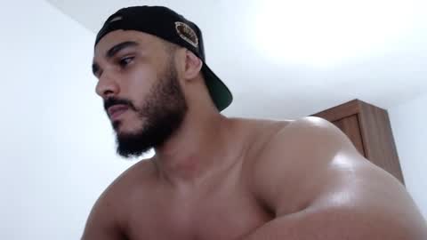 Snapshot of aaronteylor chatting on 12-19-24, 07:07 aaronteylor online show from 12-19-24, 07:07