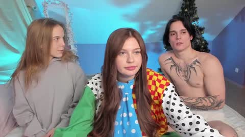 Snapshot of aataraxx chatting on 12-15-24, 11:42 Fiona and Harry online show from 12-15-24, 11:42