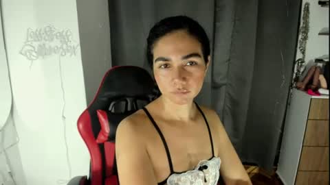 Snapshot of abbi_moon chatting on 06-25-26, 01:37 Martina online show from 06-25-26, 01:37