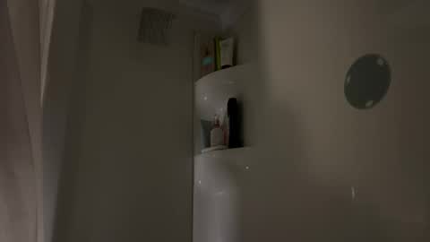 Snapshot of abbienextdoor chatting on 04-21-26, 01:42 Abbie online show from 04-21-26, 01:42