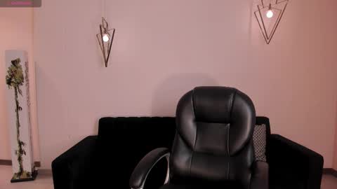 Snapshot of abbydalton chatting on 11-19-25, 06:30 Abby Dalton online show from 11-19-25, 06:30