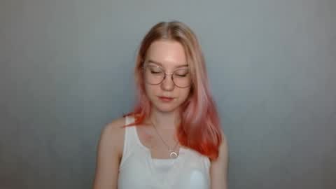 Snapshot of abbymoore__ chatting on 12-11-24, 08:04 Abby Lovense is active online show from 12-11-24, 08:04