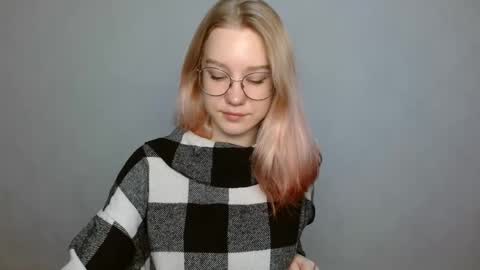 Snapshot of abbymoore__ chatting on 12-28-24, 09:31 Abby Lovense is active online show from 12-28-24, 09:31