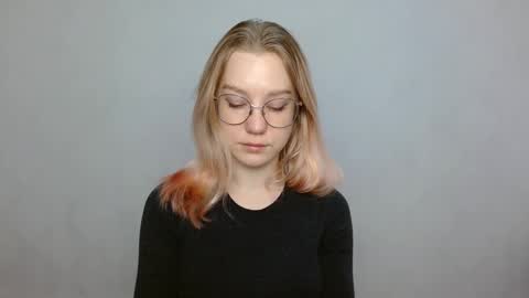 Snapshot of abbymoore__ chatting on 01-05-25, 09:05 Abby Lovense is active online show from 01-05-25, 09:05