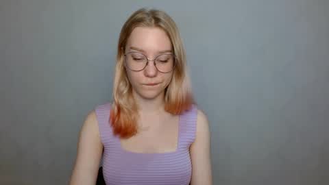 Snapshot of abbymoore__ chatting on 01-10-25, 08:18 Abby Lovense is active online show from 01-10-25, 08:18