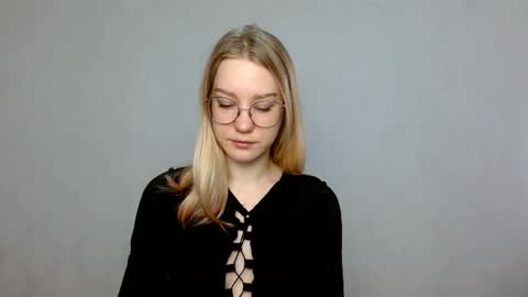 Snapshot of abbymoore__ chatting on 02-18-25, 08:38 Abby Lovense is active online show from 02-18-25, 08:38