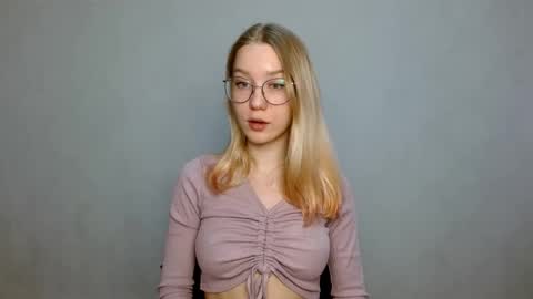 Snapshot of abbymoore__ chatting on 02-21-25, 11:22 Abby Lovense is active online show from 02-21-25, 11:22