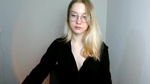 Snapshot of abbymoore__ chatting on 03-12-25, 09:34 Abby Lovense is active online show from 03-12-25, 09:34