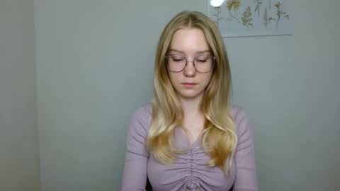 Snapshot of abbymoore__ chatting on 09-27-25, 10:42 Abby Lovense is active online show from 09-27-25, 10:42