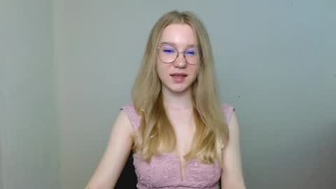 Abby Lovense is active online show from 04-03-26, 10:13