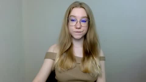 Snapshot of abbymoore__ chatting on 04-22-26, 11:12 Abby Lovense is active online show from 04-22-26, 11:12