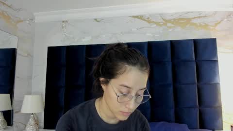 Abigail online show from 04-10-26, 12:21