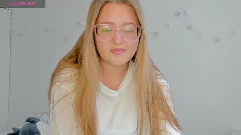 Snapshot of abbywyte chatting on 09-20-25, 01:45 Abby Stream at Sat Sun Mon Fri online show from 09-20-25, 01:45