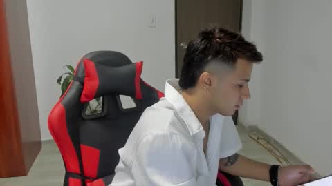 Independence model AbelAsburgo online show from 01-10-26, 01:51