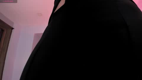 Snapshot of abellacroft chatting on 05-26-26, 12:23 Abella online show from 05-26-26, 12:23
