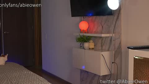abie_owen online show from 09-27-25, 12:15