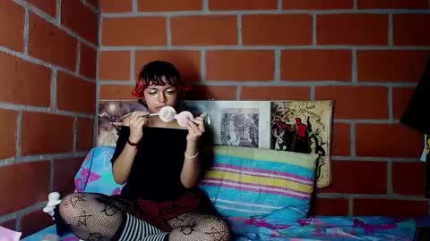 Snapshot of abigailandnoah chatting on 12-30-24, 12:11 Abigail and Noah online show from 12-30-24, 12:11