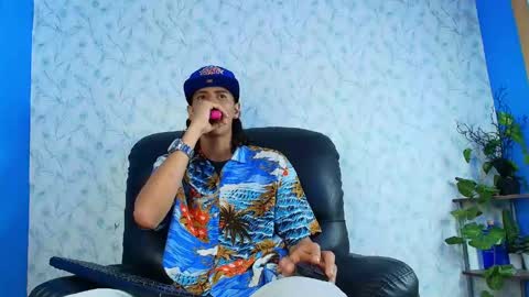 Snapshot of abravanel_sefardi chatting on 05-30-26, 05:21 Abrovanel online show from 05-30-26, 05:21
