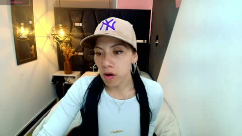 Abril Fox online show from 05-07-26, 08:47