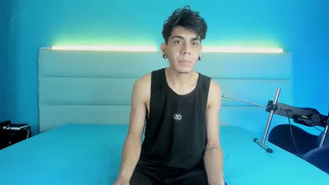 Snapshot of abrilandjulian chatting on 02-23-26, 11:51 Abril and Julian online show from 02-23-26, 11:51