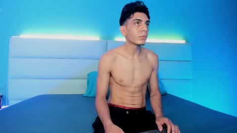 Snapshot of abrilandjulian chatting on 03-02-26, 12:01 Abril and Julian online show from 03-02-26, 12:01