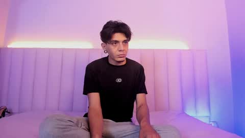 Snapshot of abrilandjulian chatting on 05-11-26, 02:45 Abril and Julian online show from 05-11-26, 02:45