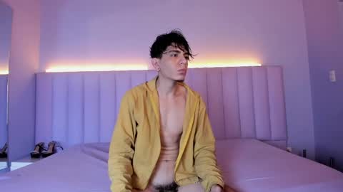 Snapshot of abrilandjulian chatting on 05-21-26, 12:12 Abril and Julian online show from 05-21-26, 12:12