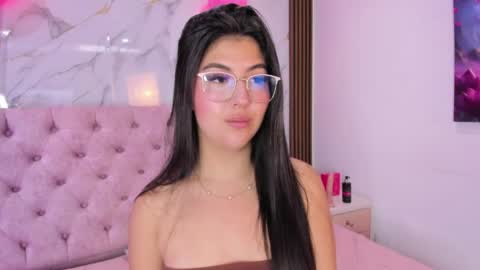 Snapshot of abrilquintana chatting on 04-22-26, 11:45 Abril online show from 04-22-26, 11:45