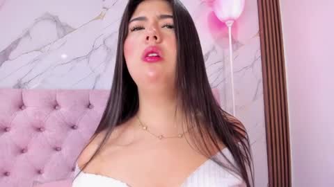 Snapshot of abrilquintana chatting on 05-07-26, 11:37 Abril online show from 05-07-26, 11:37