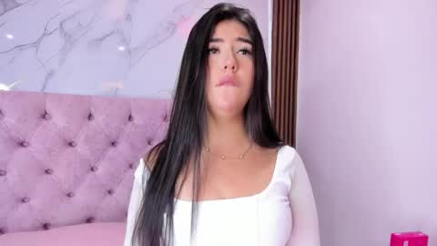 Snapshot of abrilquintana chatting on 05-16-26, 11:42 Abril online show from 05-16-26, 11:42