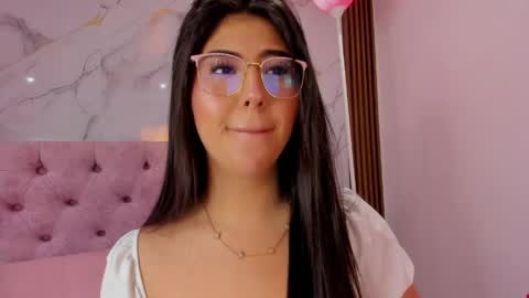 Snapshot of abrilquintana chatting on 05-20-26, 11:38 Abril online show from 05-20-26, 11:38