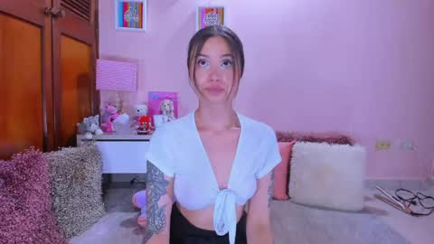 Snapshot of abrilrussell_ chatting on 06-06-26, 07:57 Abril online show from 06-06-26, 07:57