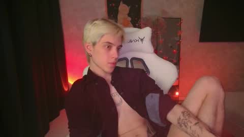 Snapshot of abslut chatting on 10-24-25, 04:36 Nick online show from 10-24-25, 04:36