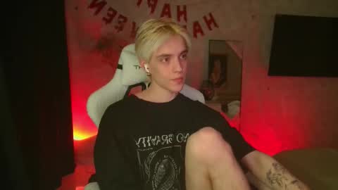 Snapshot of abslut chatting on 11-09-25, 03:43 Nick online show from 11-09-25, 03:43