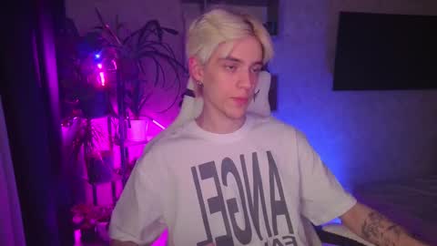 Snapshot of abslut chatting on 12-05-25, 01:52 Nick online show from 12-05-25, 01:52