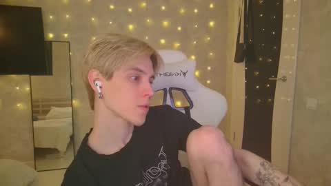 Snapshot of abslut chatting on 01-14-26, 04:56 Nick online show from 01-14-26, 04:56