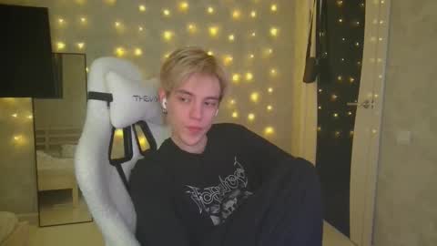 Snapshot of abslut chatting on 01-15-26, 04:22 Nick online show from 01-15-26, 04:22