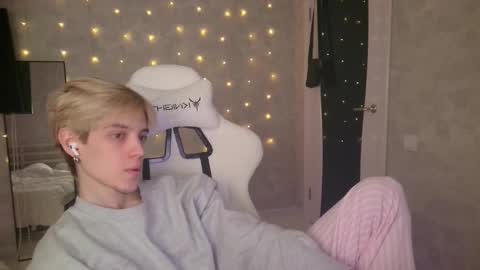 Snapshot of abslut chatting on 02-02-26, 12:26 Nick online show from 02-02-26, 12:26