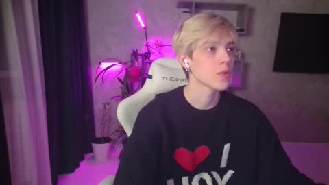 Snapshot of abslut chatting on 02-12-26, 06:47 Nick online show from 02-12-26, 06:47