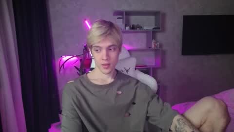 Snapshot of abslut chatting on 02-17-26, 01:07 Nick online show from 02-17-26, 01:07