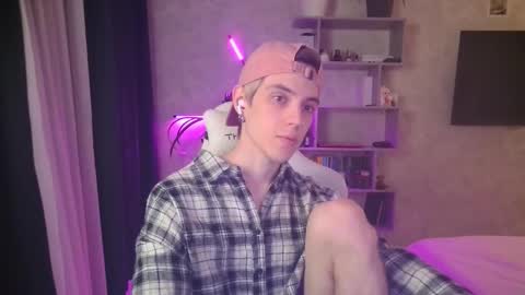 Snapshot of abslut chatting on 02-24-26, 08:40 Nick online show from 02-24-26, 08:40